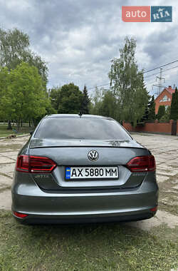 Седан Volkswagen Jetta 2013 в 