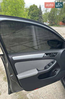 Седан Volkswagen Jetta 2013 в 