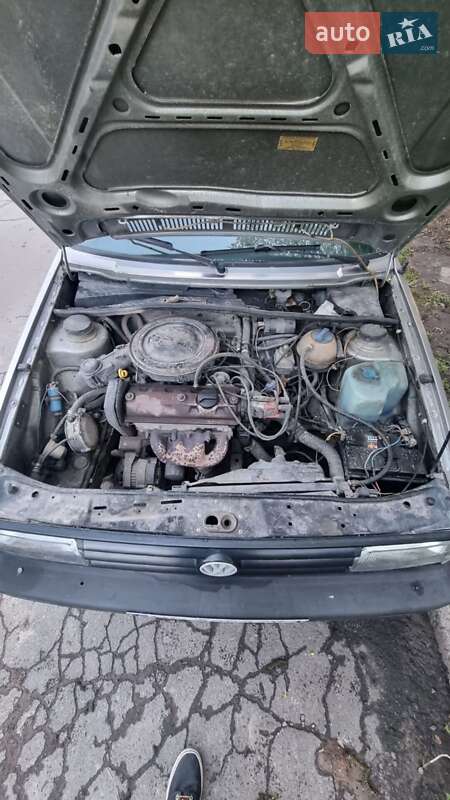 Седан Volkswagen Jetta 1990 в Нововолинську