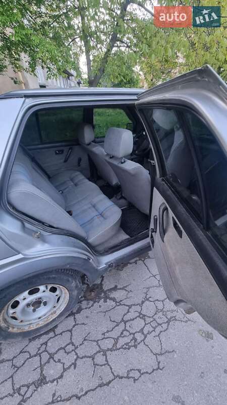 Седан Volkswagen Jetta 1990 в Нововолинську