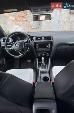 Седан Volkswagen Jetta 2015 в 
