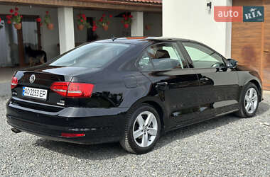 Седан Volkswagen Jetta 2015 в 
