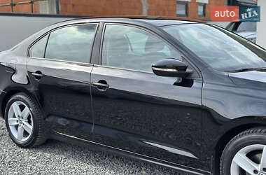 Седан Volkswagen Jetta 2015 в 