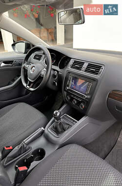 Седан Volkswagen Jetta 2015 в 