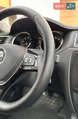 Седан Volkswagen Jetta 2015 в 