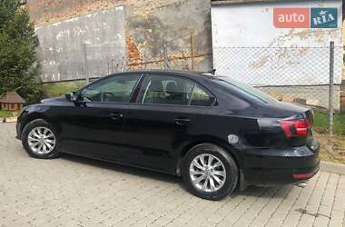 Седан Volkswagen Jetta 2016 в 
