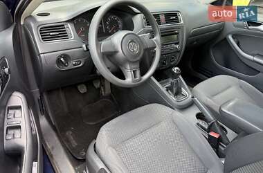 Седан Volkswagen Jetta 2013 в 