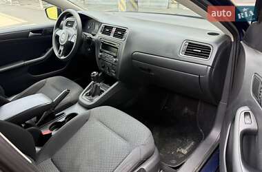 Седан Volkswagen Jetta 2013 в 