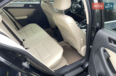 Седан Volkswagen Jetta 2014 в 