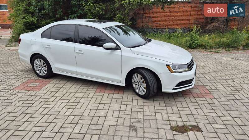 Седан Volkswagen Jetta 2016 в 
