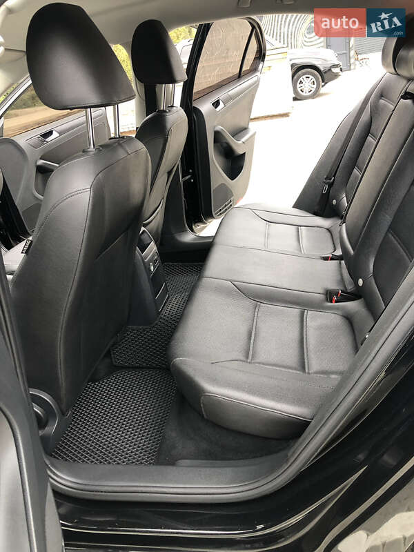 Седан Volkswagen Jetta 2011 в Ворзелі