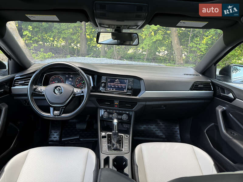 Седан Volkswagen Jetta 2018 в Львові