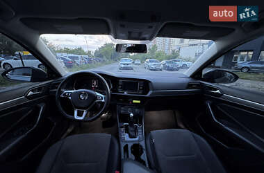 Седан Volkswagen Jetta 2019 в 