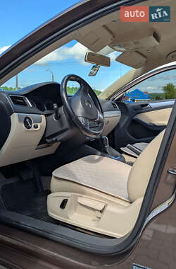 Седан Volkswagen Jetta 2013 в 