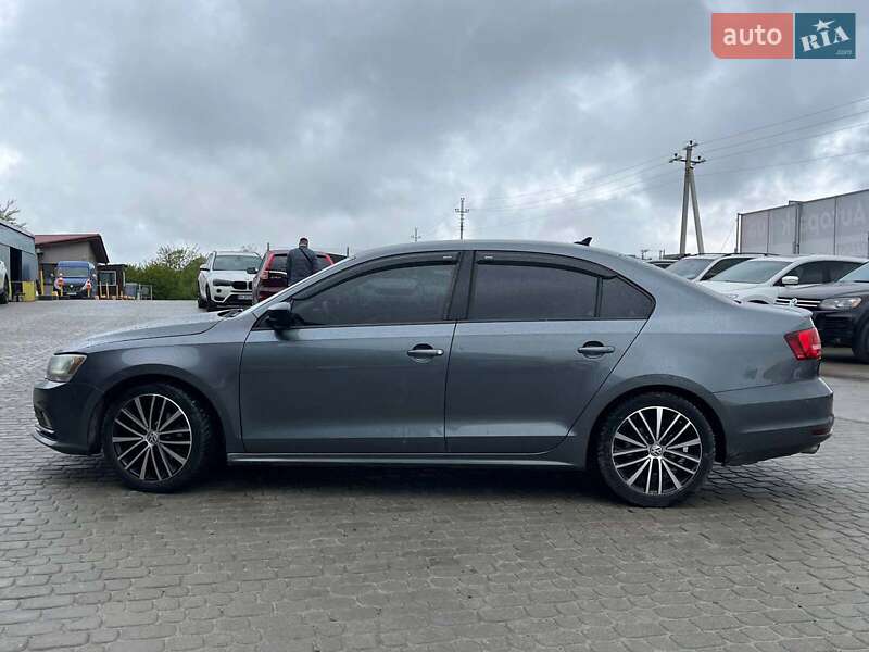 Седан Volkswagen Jetta 2016 в Львові