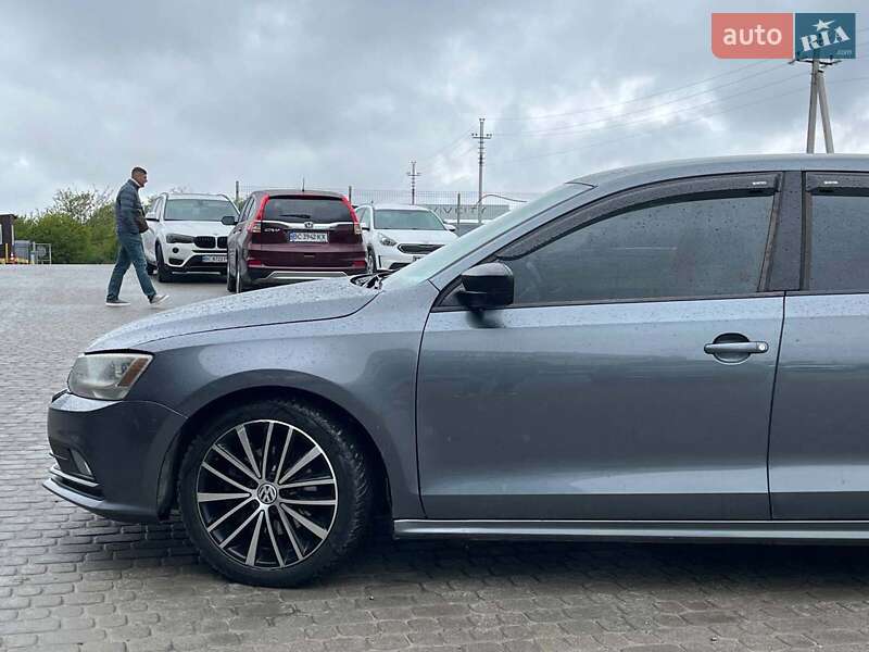 Седан Volkswagen Jetta 2016 в Львові