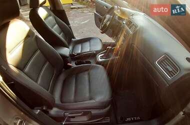 Седан Volkswagen Jetta 2012 в 