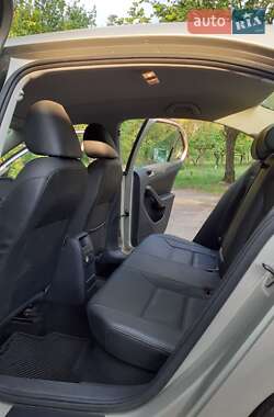 Седан Volkswagen Jetta 2012 в 