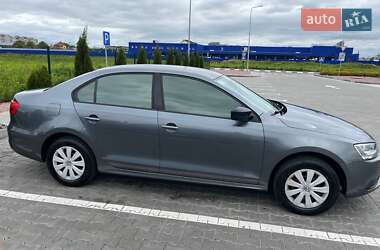 Седан Volkswagen Jetta 2012 в 