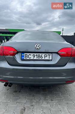 Седан Volkswagen Jetta 2012 в 