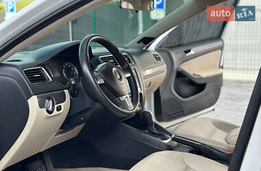 Седан Volkswagen Jetta 2012 в 