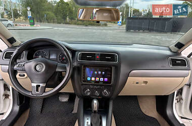 Седан Volkswagen Jetta 2012 в 