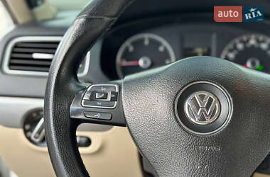 Седан Volkswagen Jetta 2012 в 