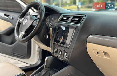 Седан Volkswagen Jetta 2012 в 
