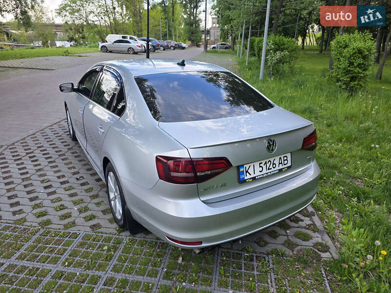 Седан Volkswagen Jetta 2015 в Киеве