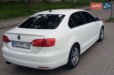 Седан Volkswagen Jetta 2012 в 