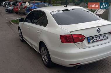 Седан Volkswagen Jetta 2012 в 