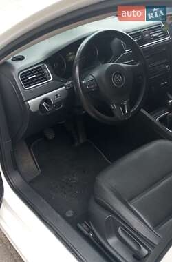 Седан Volkswagen Jetta 2012 в 