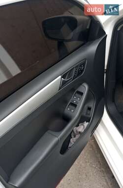 Седан Volkswagen Jetta 2012 в 