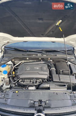 Седан Volkswagen Jetta 2016 в 