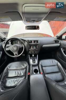 Седан Volkswagen Jetta 2013 в 