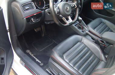 Седан Volkswagen Jetta 2016 в 