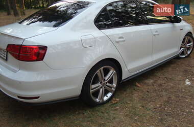 Седан Volkswagen Jetta 2016 в 