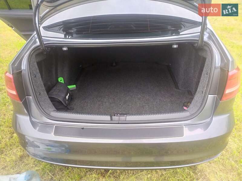 Седан Volkswagen Jetta 2014 в Харкові