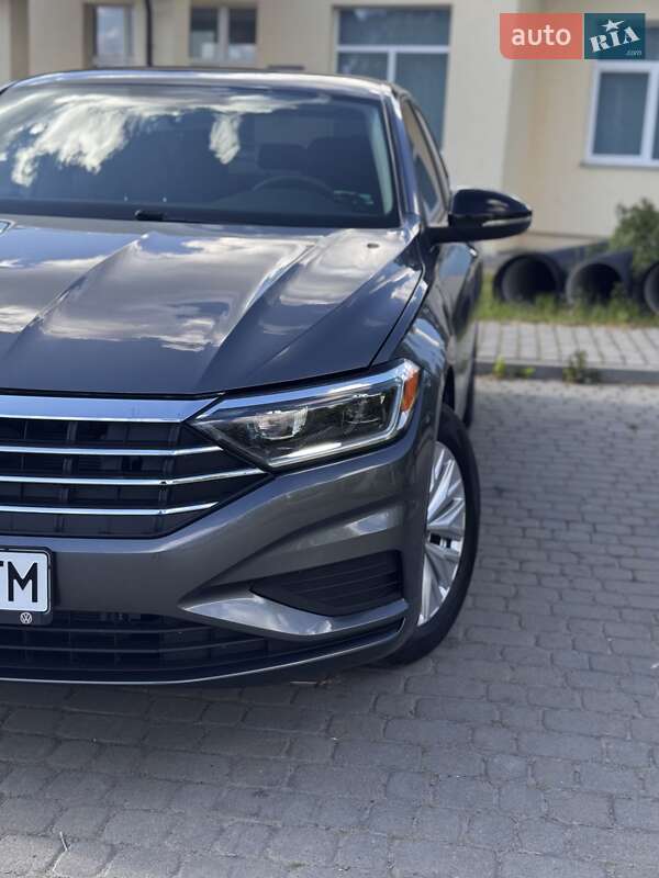 Седан Volkswagen Jetta 2018 в Львове