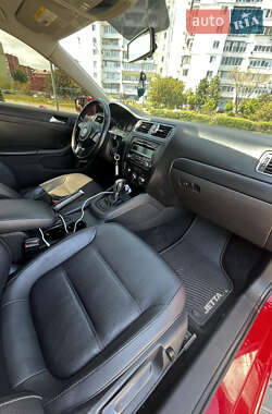 Седан Volkswagen Jetta 2012 в 