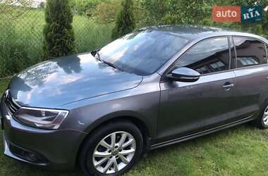 Седан Volkswagen Jetta 2012 в 