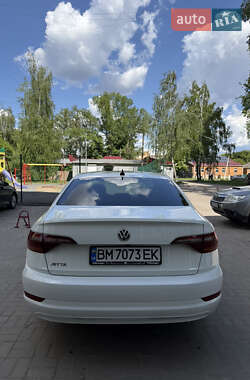 Седан Volkswagen Jetta 2018 в 