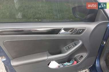 Седан Volkswagen Jetta 2012 в 