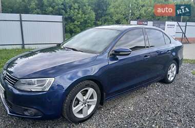 Седан Volkswagen Jetta 2012 в 