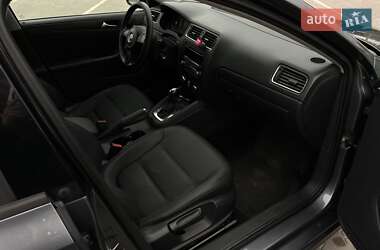 Седан Volkswagen Jetta 2012 в 