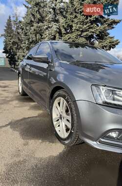 Седан Volkswagen Jetta 2015 в 