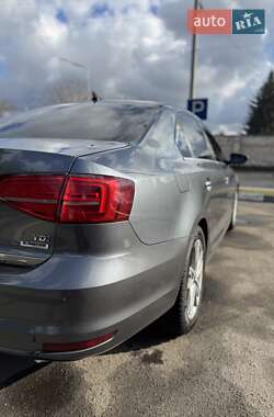 Седан Volkswagen Jetta 2015 в 