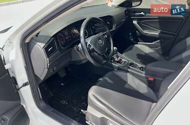 Седан Volkswagen Jetta 2018 в 