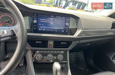 Седан Volkswagen Jetta 2018 в 