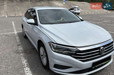 Седан Volkswagen Jetta 2018 в 